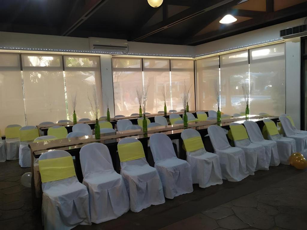 Moonbay Marina The Villas Olongapo Exterior photo