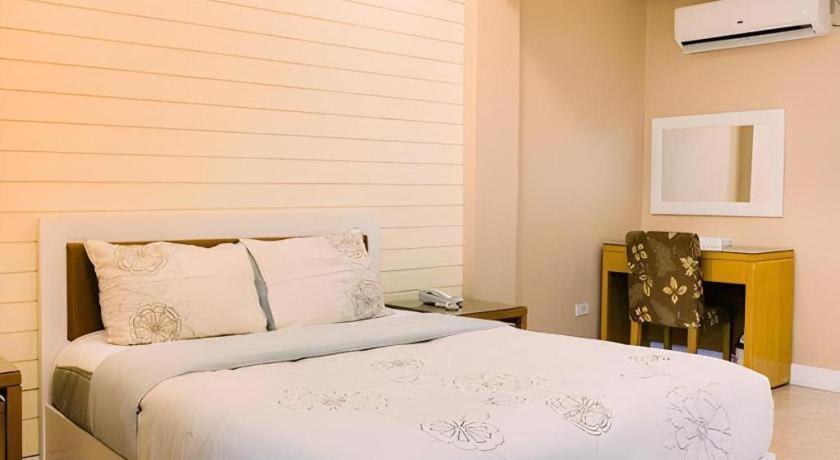 Moonbay Marina The Villas Olongapo Exterior photo
