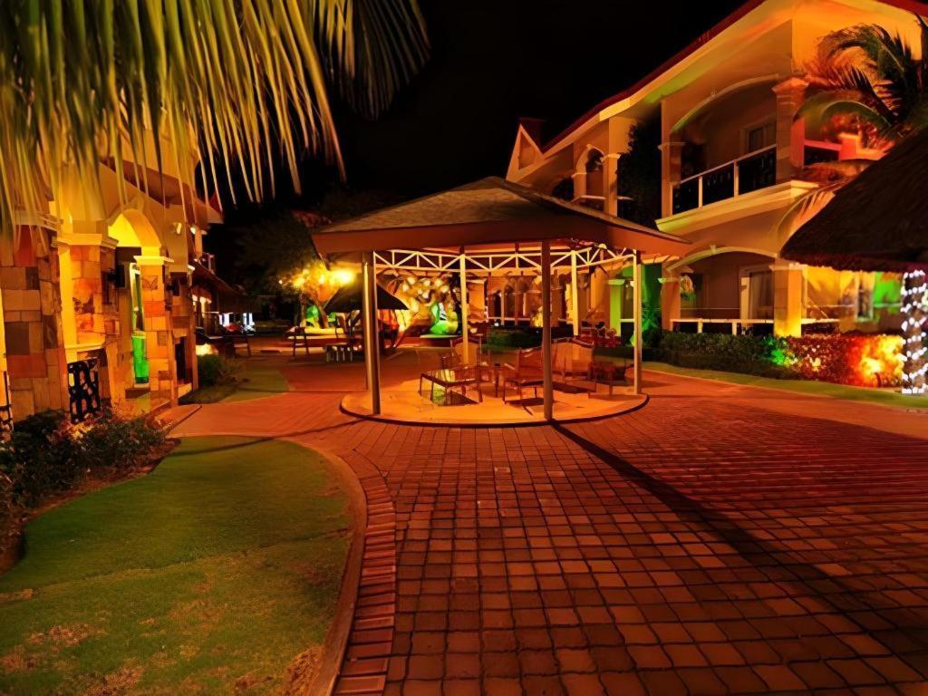Moonbay Marina The Villas Olongapo Exterior photo